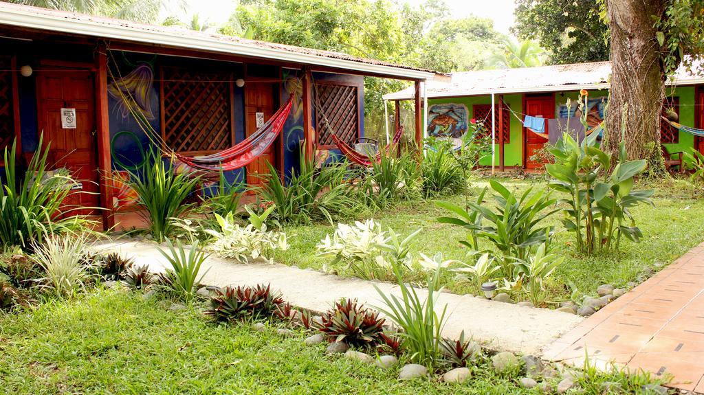 Hakuna Matata Hostel Cahuita Eksteriør billede